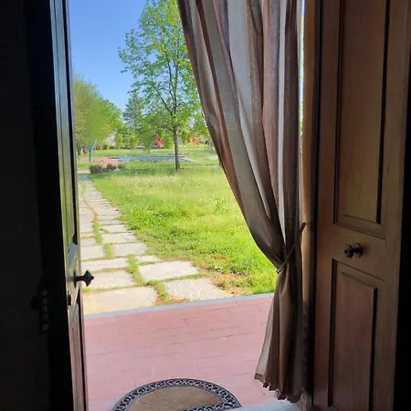 With Private Vineyard & Pool, Monferrato Villa *